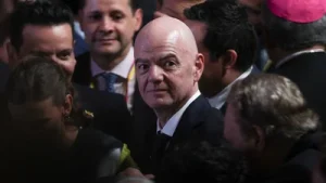 (Bloomberg) -- A high-ranking FIFA council member has withdrawn his support for Gianni Infantino, citing