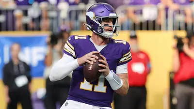With Murray unable to continue, head coach Kevin O'Connell turned to veteran backup Carson Wentz