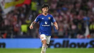 Manchester United’s Lisandro Martinez has apologised for publicly criticising the club’s